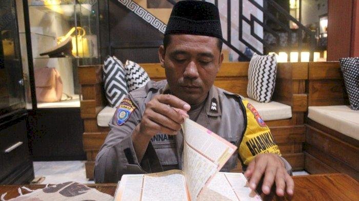 Jadi Guru Ngaji, Cara Pak Bhabin Polres Kediri Kota Bangun Moral Generasi Bangsa Sejak Dini