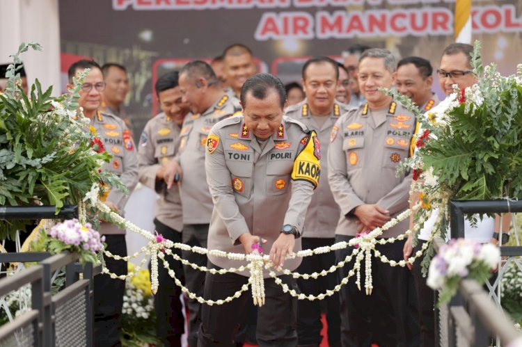 Irjen Pol Toni Harmanto Resmikan Semeru Walk dan Air Mancur Kolam Semeru di Mapolda Jatim