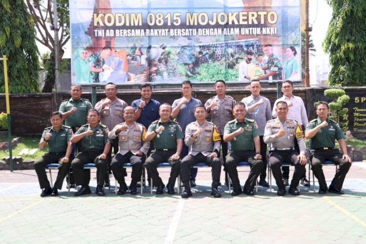 Tingkatkan Sinergitas dan Soliditas TNI-Polri, Kapolres Mojokerto Kota Silaturahmi ke Kodim 0815