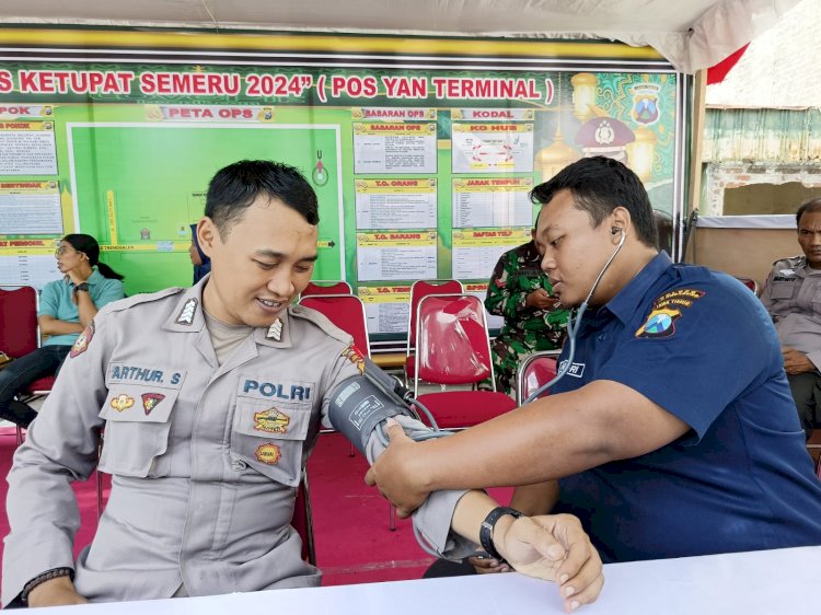 Polres Tulungagung Periksa Kesehatan Personel Untuk Layani Pemudik di Operasi Ketupat Semeru 2024