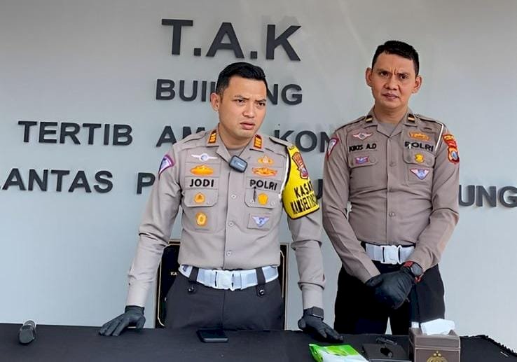 *Polisi Berhasil Amankan Pengemudi yang Lari Usai Tabrak Rumah Warga di Tulungagung*