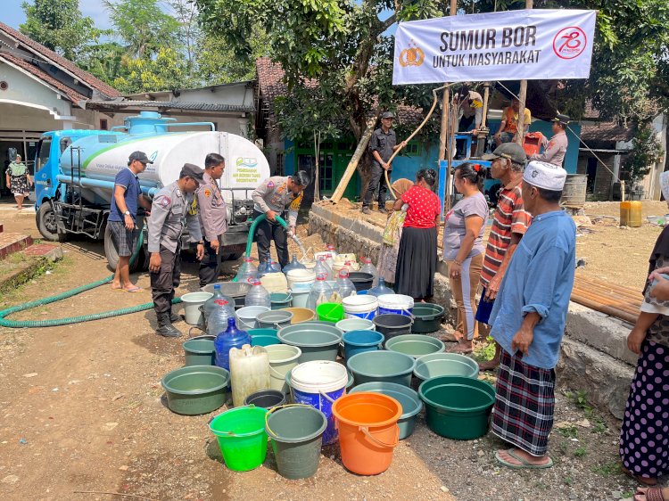 Kado Hari Bhayangkara ke – 78 Polres Jember Bangun Sumur Bor Bantu 125 KK Warga Atasi Dampak Kekeringan