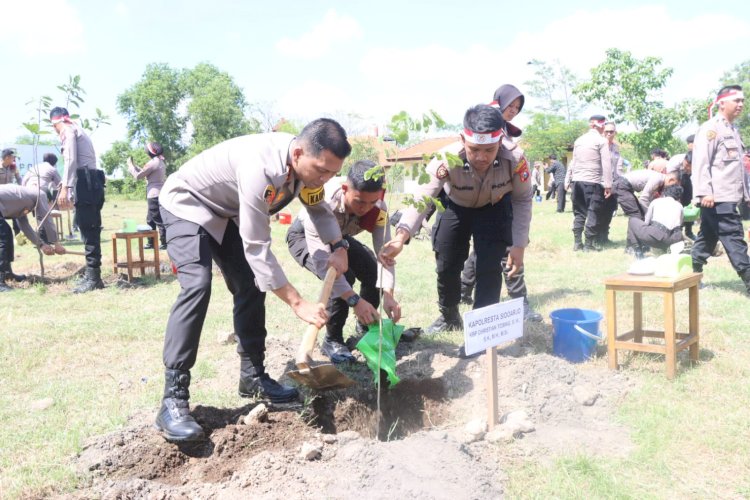 Polresta Sidoarjo Laksanakan Ketahanan Pangan dan Bantu Petani