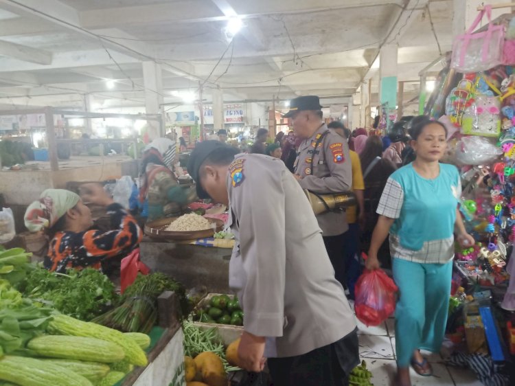 Polres Sampang Sambangi Pasar Tradisional Antisipasi Peredaran Uang Palsu