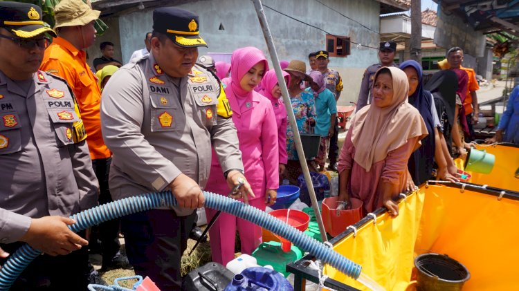 Polres Pamekasan Kembali Droping Air Bersih Untuk Warga di Dua Kecamatan