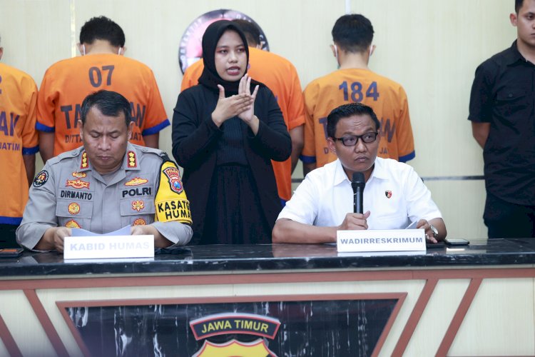 Polda Jatim Amankan 4 Tersangka Pemerasan Modus Mengaku Polisi