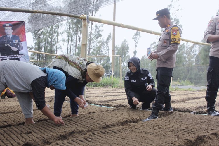 Warga Antusias Sambut Program Pekarangan Bergizi Polres Probolinggo Untuk Dukung Asta Cita