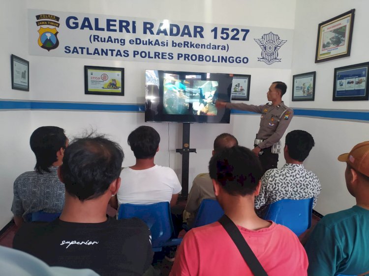 Galeri Radar 1527, Inovasi Polres Probolinggo Berikan Sosialisasi Pemohon SIM