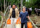 Peringati-HPN-2025,-Wartawan-Bersama-Polres-Probolinggo-Beri-Bantuan-Warga-yang-Terisolir-Akibat-Banjir