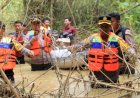 Polres-Sampang-Beri-Bantuan-Korban-Banjir-Dampak-Luapan-Sungai-Kamuning