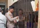 Kapolresta-Sidoarjo-Bagikan-Takjil-Buka-Puasa-ke-Tahanan
