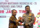 Kapolresta-Sidoarjo-Terima-Penghargaan-dari-PWI-Jatim