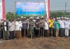 Polsek-Krian-dan-Forkopimka-Tanam-Jagung-Bersama-Santri-di-Pondok-Pesantren-Darul-Falah