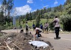 Aksi-Cepat-Tanggap-Polres-Probolinggo-Tangani-Tanah-Longsor-di-Jalur-Bromo