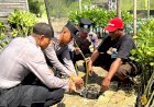 Cegah-Abrasi,-Siswa-Diktukba-SPN-Polda-Jatim-Tanam-Mangrove-dan-Berbagi-Bansos