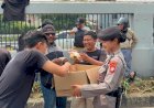 Polwan-Sapa-Pejuang-Aspirasi,-Bagikan-Makanan-dan-Minuman-di-DPR