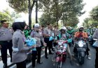 Jumat-Berkah,-Polda-Jatim-Salurkan-600-Paket-Sembako-untuk-Pengemudi-Ojol