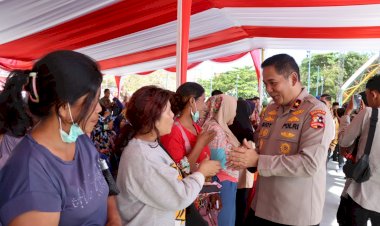 Ops-NCS-Polri-Pimpin-Deklarasi-Pemilu-Damai-dan-Bagikan-2500-Paket-Sembako-di-Dumai