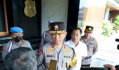 Dinilai-Berprestasi-Kapolda-Jatim-Beri-Penghargaan-Tim-Satgas-Pangan