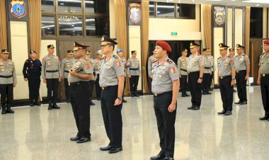 Kapolri-Naikkan-Pangkat-12-Pati-Polri,-Kapolda-Papua-Mathius-Fakhiri-Jadi-Komjen