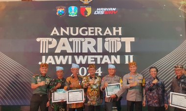 Pak-Bhabin-Polres-Jember-dan-Tiga-Pilar-Desa-Pontang-Raih-Anugerah-Patriot-Jawi-Wetan-II