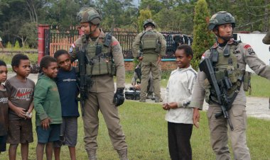 Wujudkan-Keamanan-dan-Kedekatan-dengan-Masyarakat,-Satgas-Ops-Damai-Cartenz-Gelar-Patroli-dan-Kegiatan-Humanis-di-Distrik-Pugima