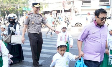 Kapolresta-Sidoarjo-Turun-Langsung-Pagi-Melayani-di-Jalan-Raya