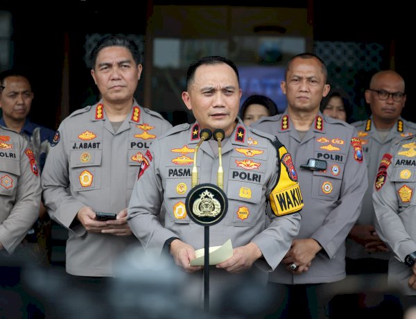 Polda Jatim Berangkatkan Bantuan Kemanusiaan untuk Warga Terdampak Erupsi Semeru