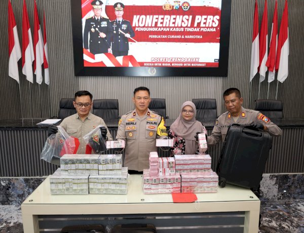 Polres Trenggalek Amankan 2 Tersangka Penipuan Modus Pencairan Dana Rp150 juta