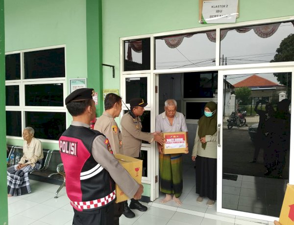 Polres Probolinggo Salurkan Bansos untuk Korban Longsor dan Banjir