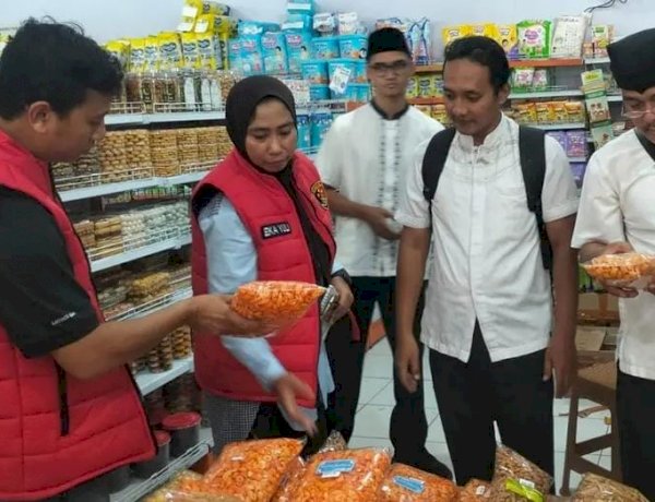 Satgas Pangan Polresta Banyuwangi Ingatkan Swalayan Tarik Produk Hampir Kedaluwarsa