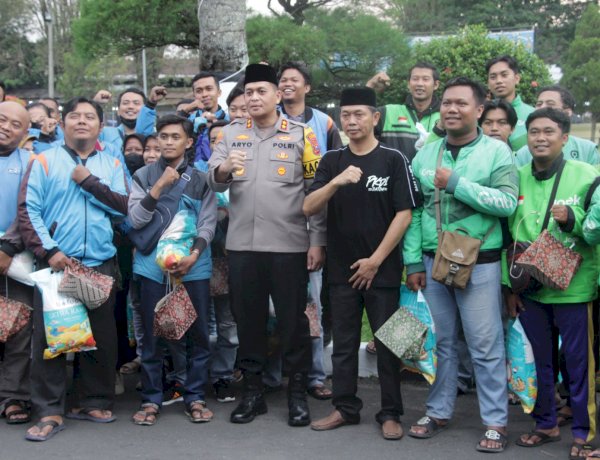 Sinergi Polres Bondowoso dan PKDI Hadirkan Senyum Ojol Saat Menjelang Berbuka