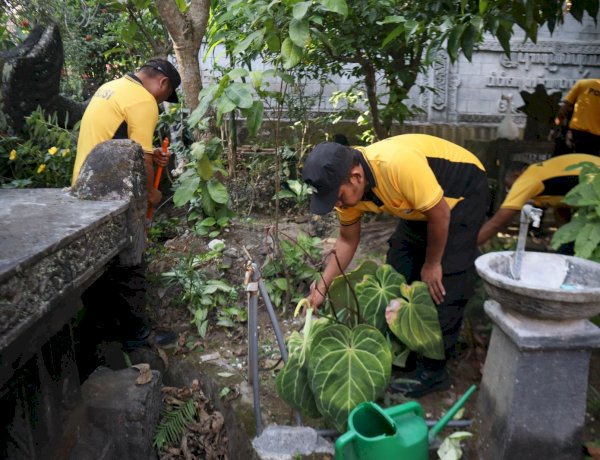 Polres Malang Gelar Bakti Religi Bersihkan Tempat Ibadah Sambut Hari Bhayangkara ke-80