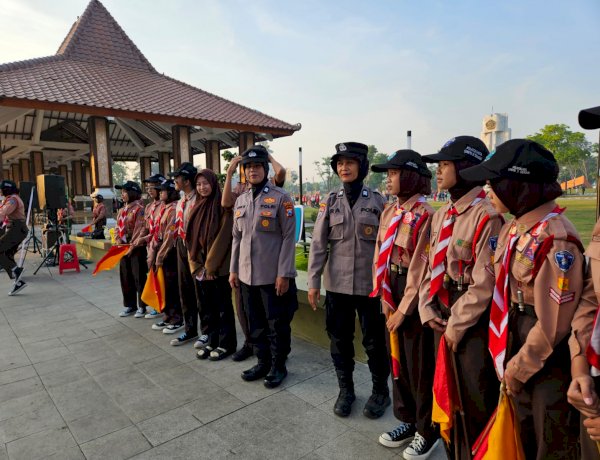 Pengamanan Humanis Polwan Polresta Sidoarjo di Car Free Day Alun-alun