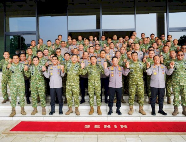 Kapolri Perkuat Soliditas TNI-Polri Lewat Silaturahmi dengan Panglima TNI di Mabes TNI