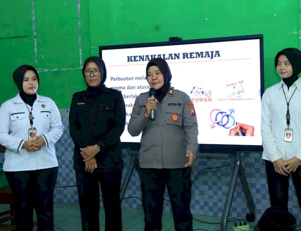 Sambut Hari Jadi ke - 78, Polwan Polres Ngawi Edukasi Santri Cegah Kenakalan Remaja
