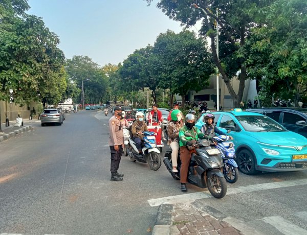 Polisi Pastikan Situasi Pejompongan-Petamburan Terkendali, Warga Tetap Beraktivitas Seperti Biasa