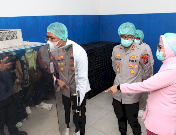 Pastikan Higienis, Kapolres Malang Cek Pilot Project MBG Konsep Prasmanan