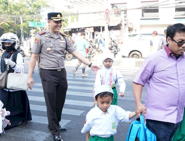 Kapolresta Sidoarjo Turun Langsung Pagi Melayani di Jalan Raya