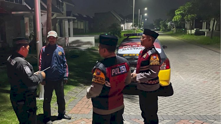 Polsek-Balongbendo-Gelar-Patroli-Perintis-Presisi-Antisipasi-Kejahatan-3C-Saat-Jam-Rawan-Sahur