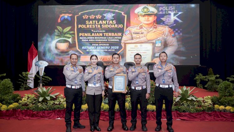 Satlantas-Polresta-Sidoarjo-Raih-Penilaian-Terbaik-Manajemen-Lalin-Kawasan-Terminal-di-Operasi-Ketupat-Semeru