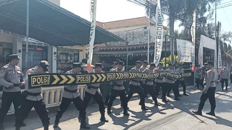 Polsek-Buduran-Tingkatkan-Kesiapsiagaan-Personel-melalui-Latihan-Dalmas-Awal
