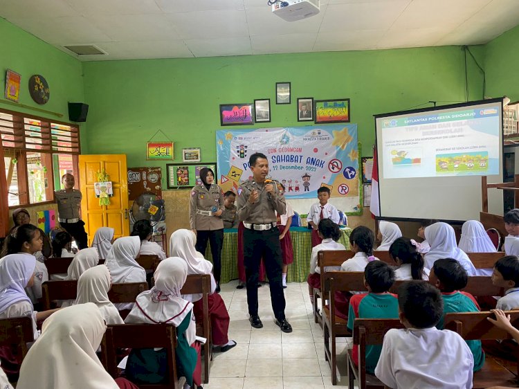 Unit Kamsel Satlantas Polresta Sidoarjo Edukasi Tertib Lalin di SDN Gedangan