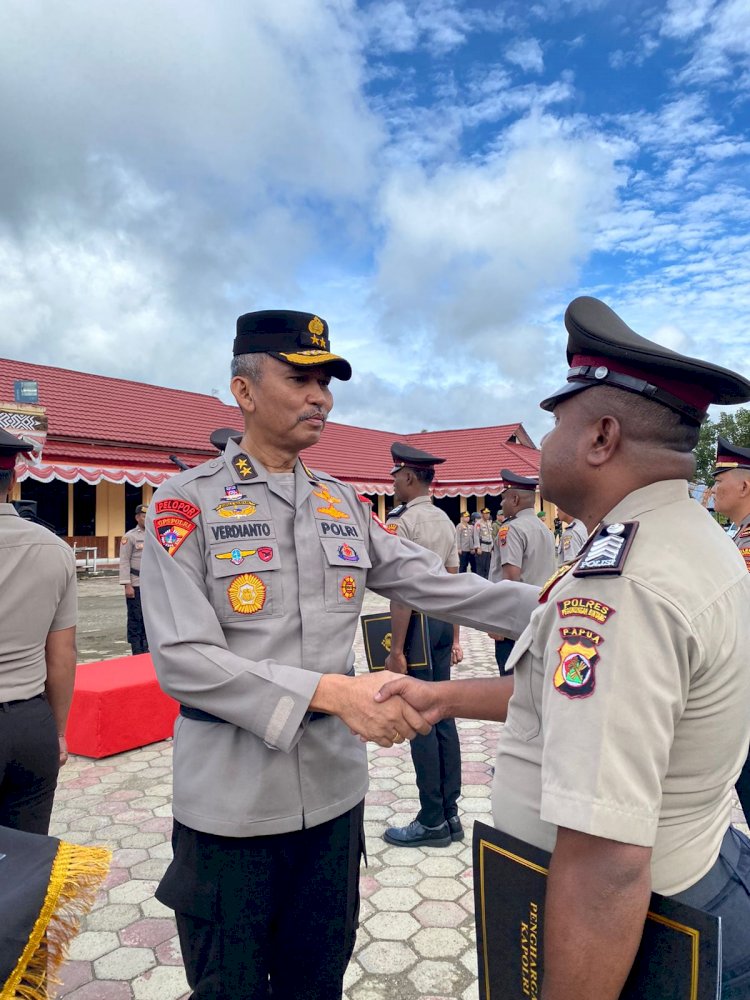 Sejumlah Polisi di Pegunungan Bintang Diganjar Pin Emas Kapolri hingga KPLB