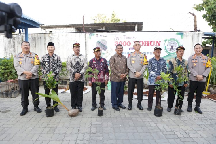 Peduli Lingkungan Kapolda Jatim Tanam dan Berbagi Bibit 3.000 Pohon di Gresik