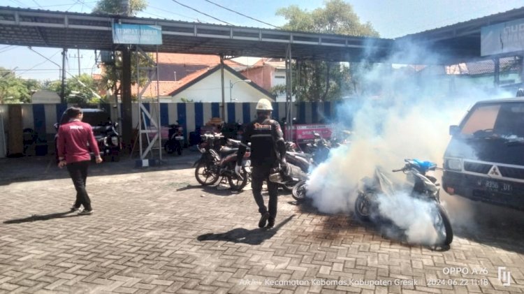 Cegah Demam Berdarah, Polres Gresik Gelar Fogging Serentak