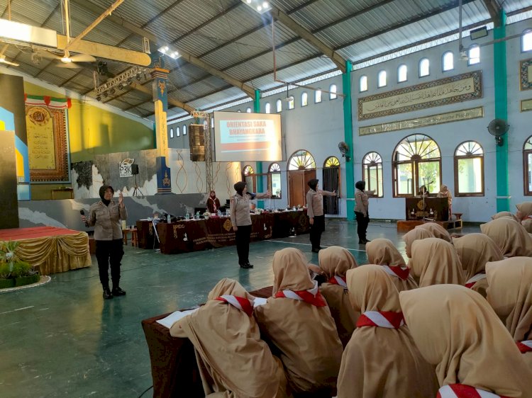 Polwan Polres Ngawi Beri Edukasi Cegah Bullying dan Kenakalan Remaja di Ponpes