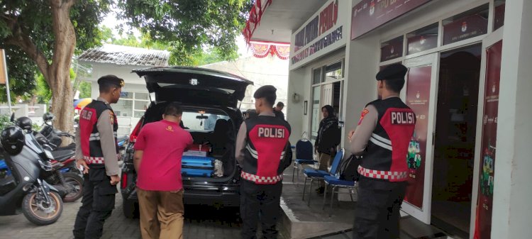 Polresta Banyuwangi Kawal dan Amankan Hasil Hitung Suara Pilgub yang Dikirim ke KPU Jatim