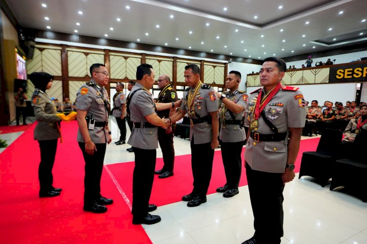 Kapolri Pimpin Penutupan Pendidikan Sespim Polri Tahun Ajaran 2025 di Lemdiklat Polri