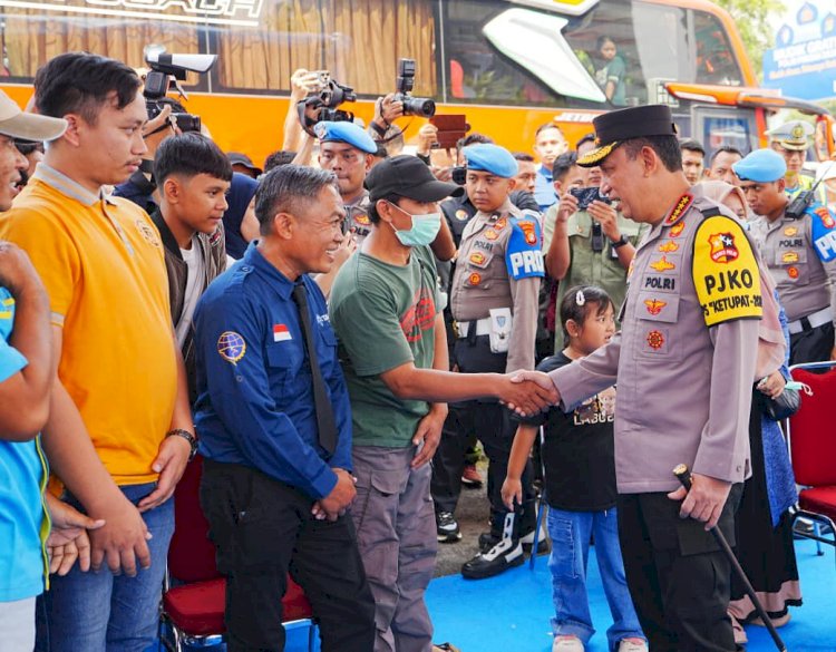 Kapolri Lepas 80 Bus Mudik Gratis, Pastikan Kesiapan Sopir Antar Masyarakat ke Tujuan